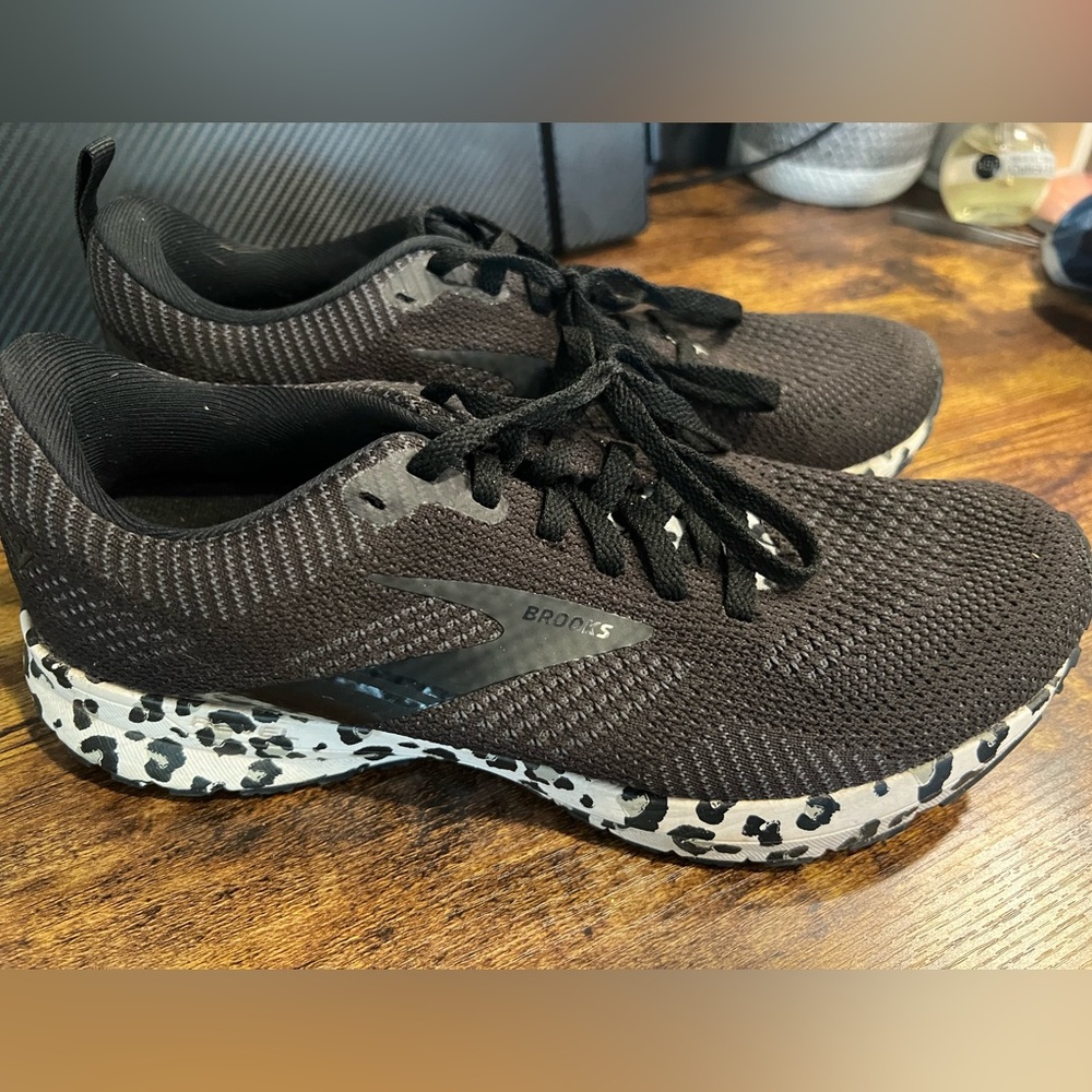 EUC Brooks Tennis Shoes